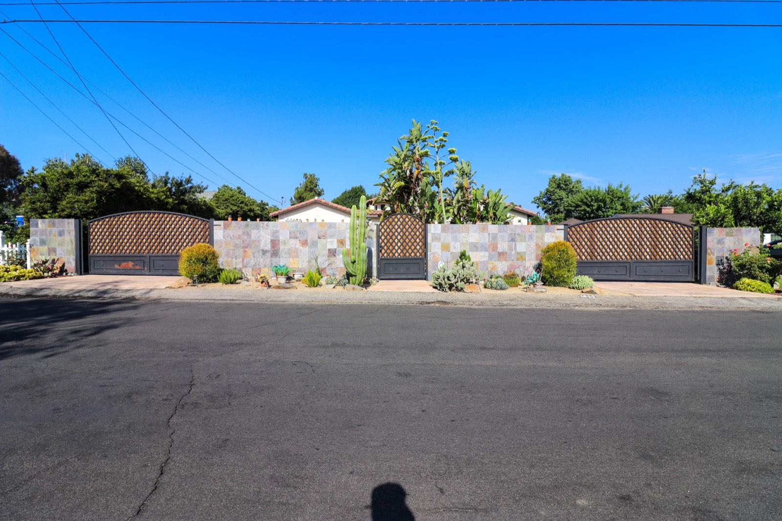 B's colorful House — photo 6