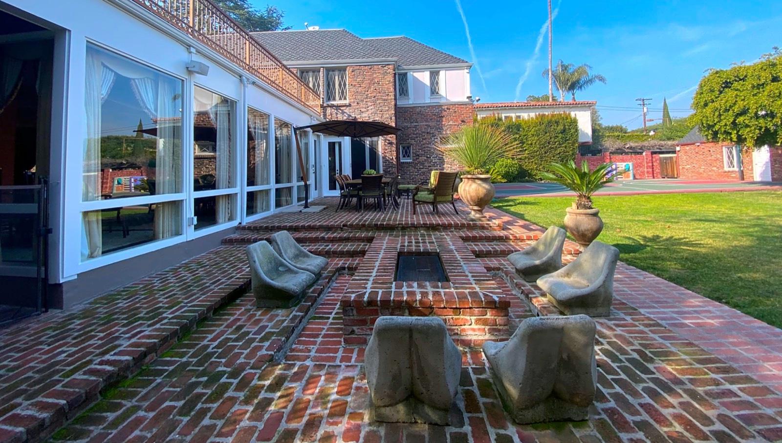 B's English Tudor Estate — photo 9