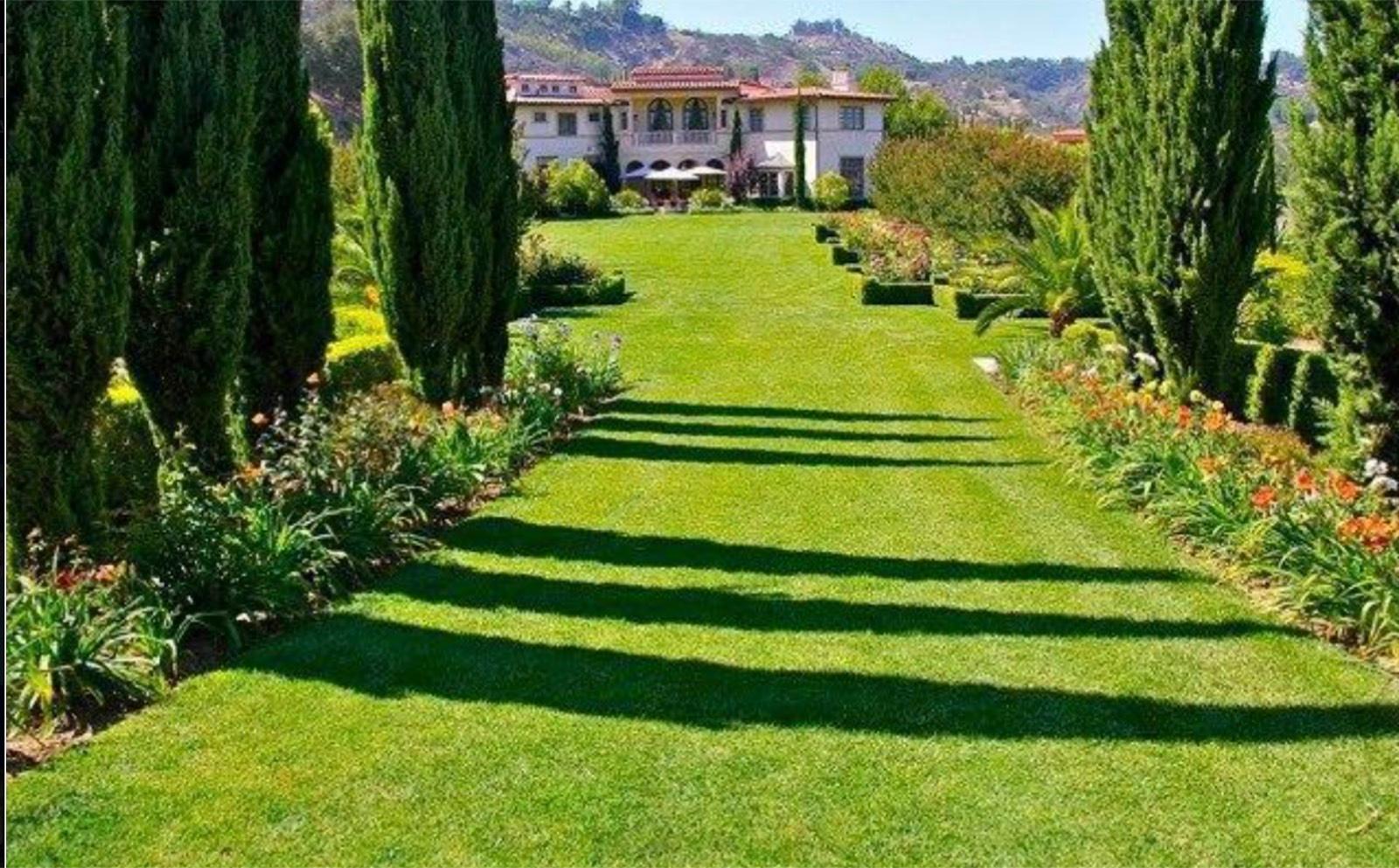 B's Lake Mansion Estate — photo 1