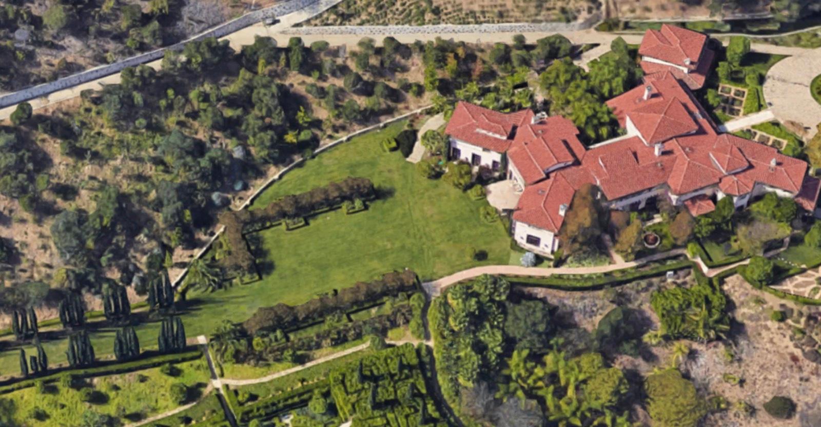 B's Lake Mansion Estate — photo 9