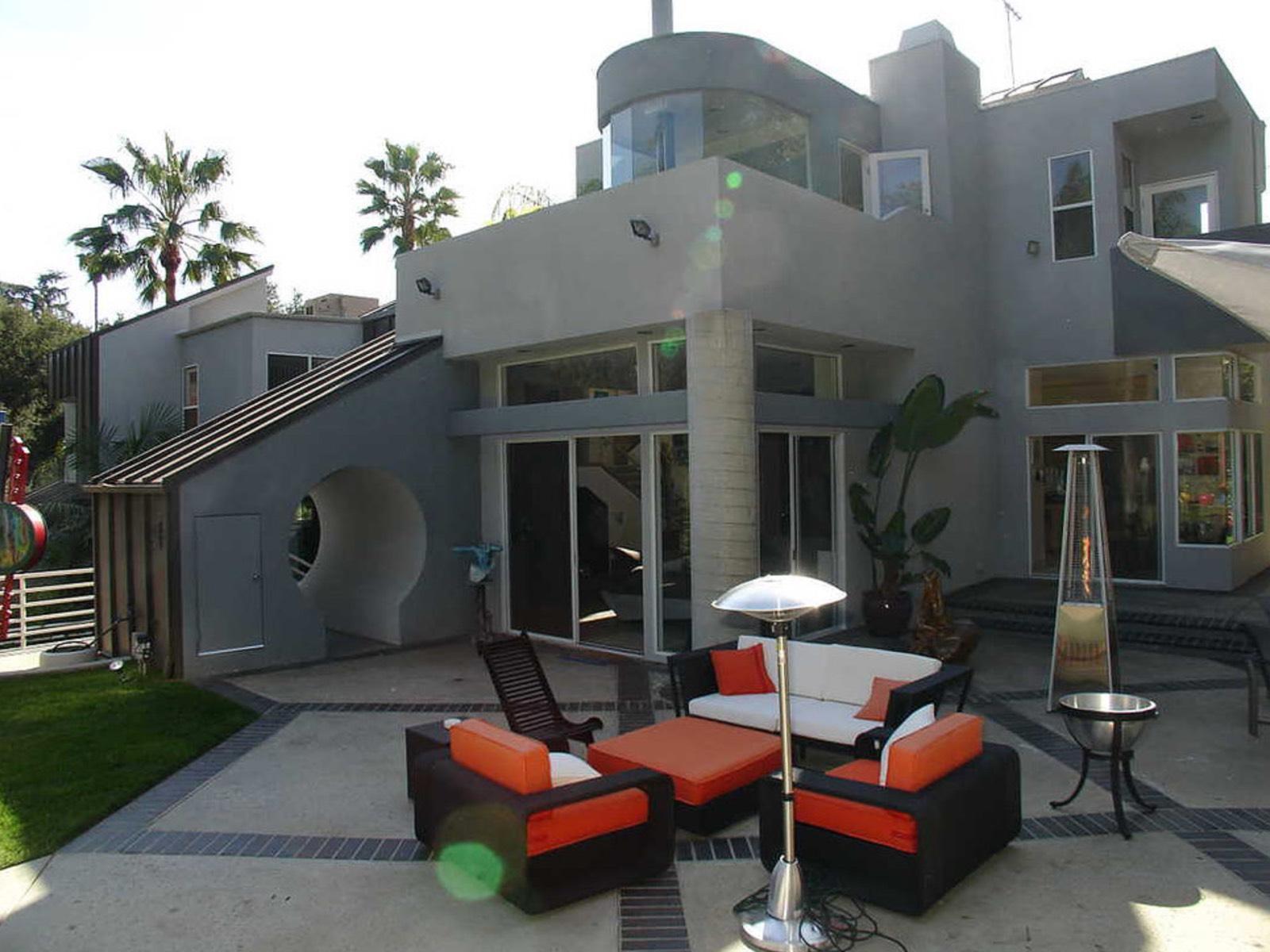 B's Modern Fun house — photo 1