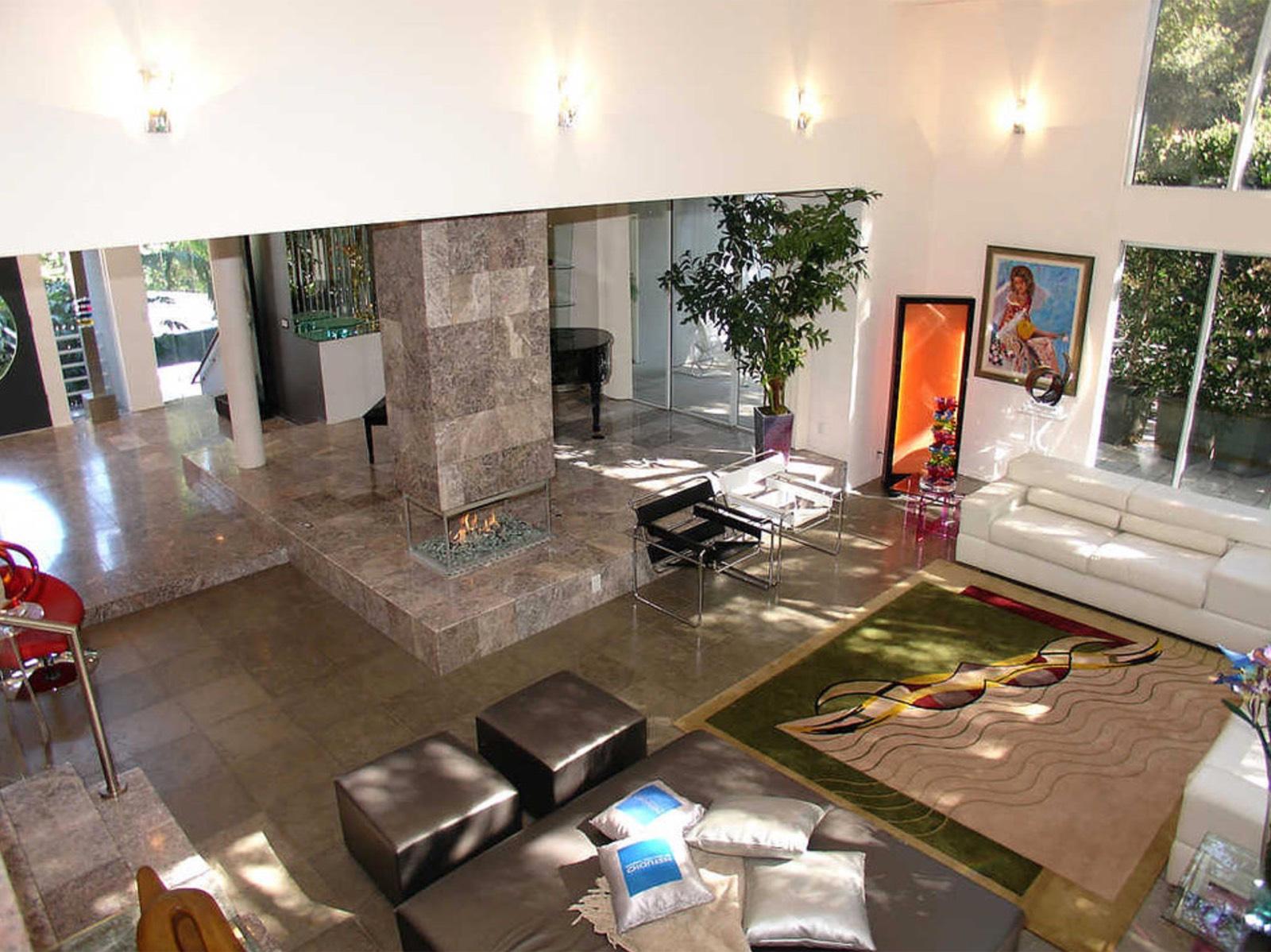 B's Modern Fun house — photo 4