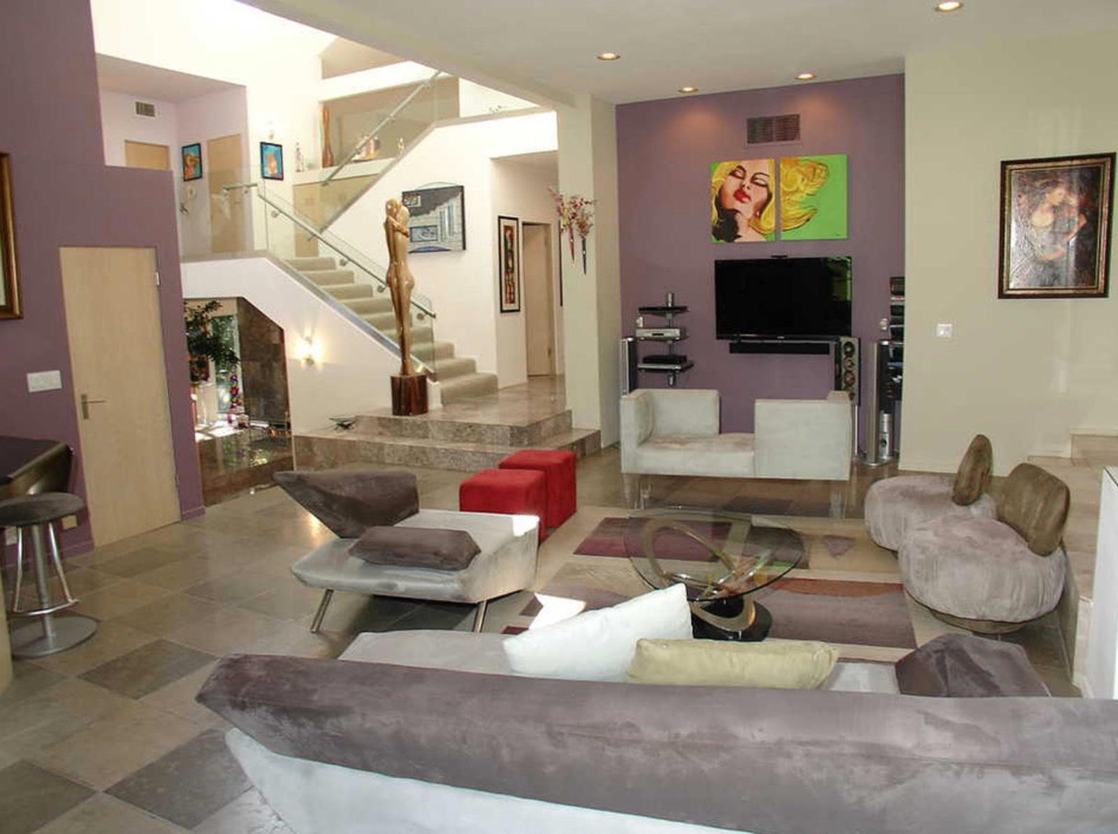 B's Modern Fun house — photo 8