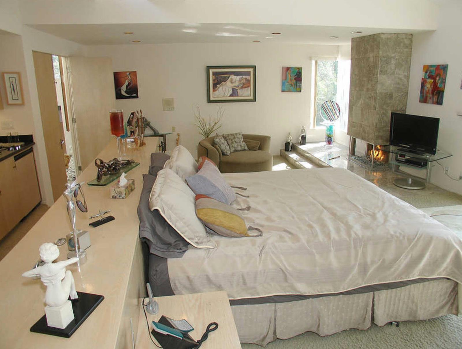 B's Modern Fun house — photo 9