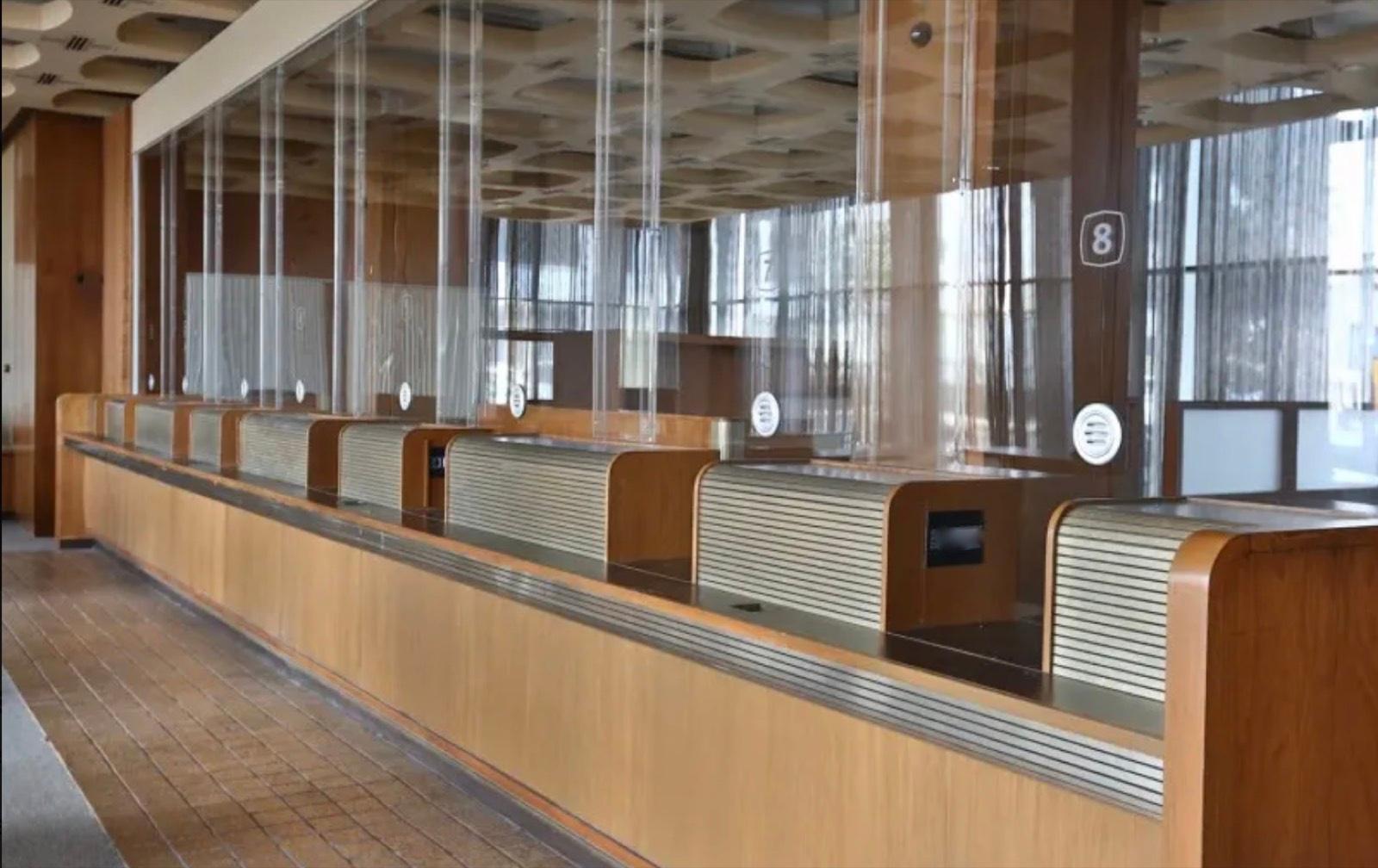 B's Wooden Traditional Bank — photo 2