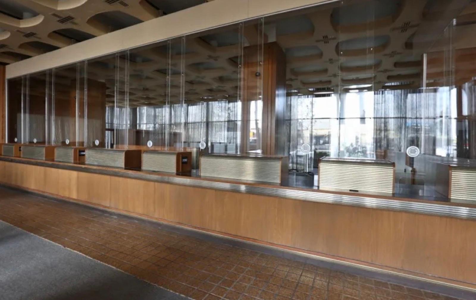 B's Wooden Traditional Bank — photo 6