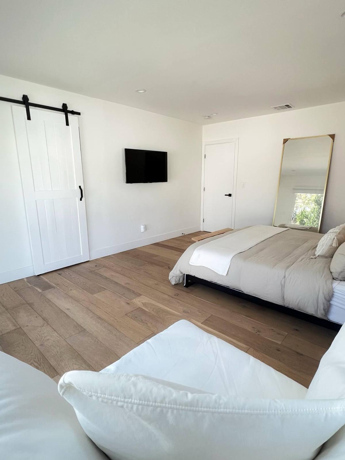 C's Clean Cute Farmhouse — photo 6