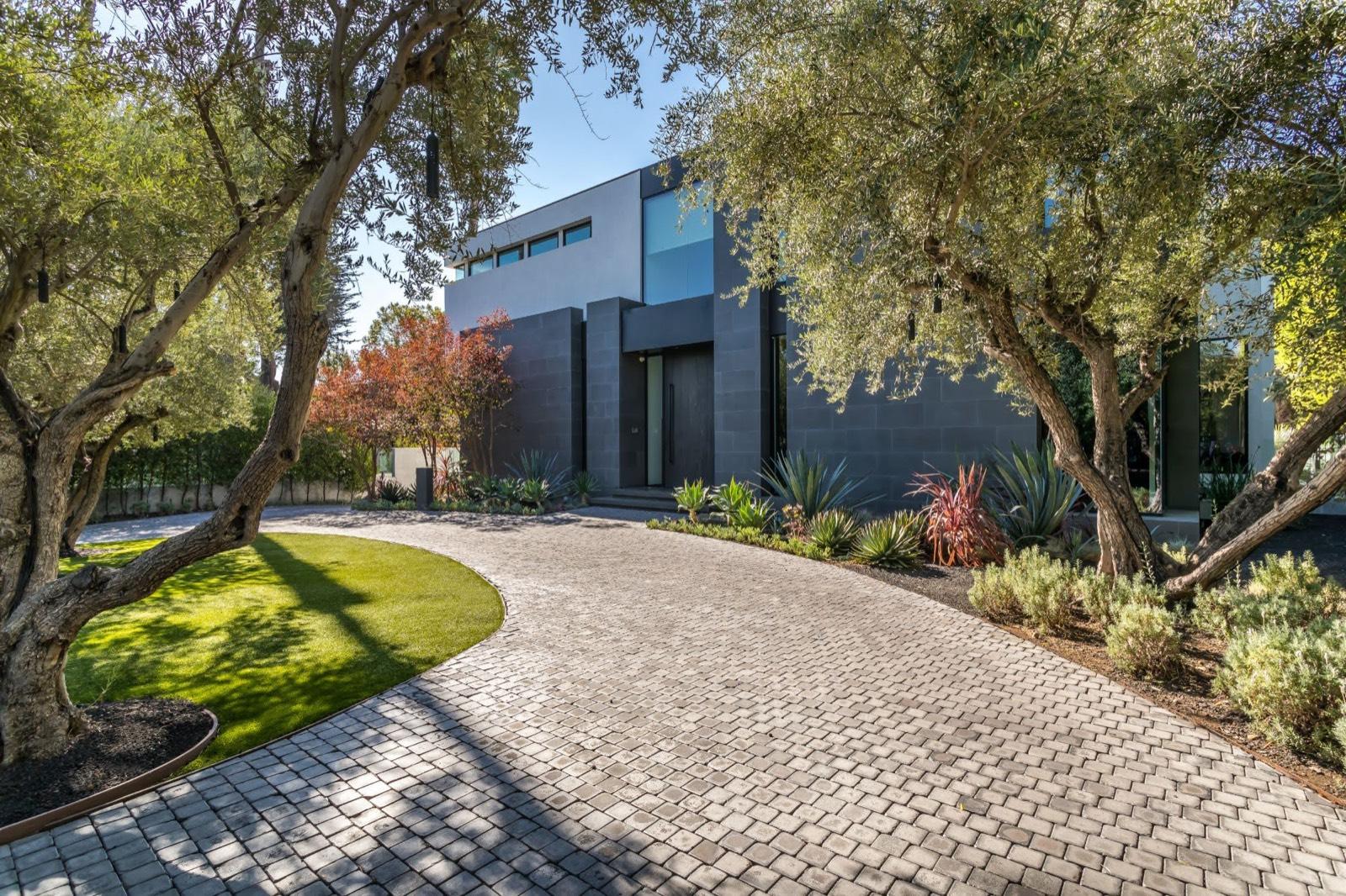 C's Modern Artistic Architect Home — photo 1
