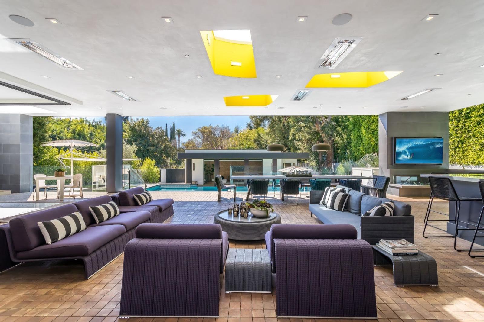 C's Modern Artistic Architect Home — photo 7