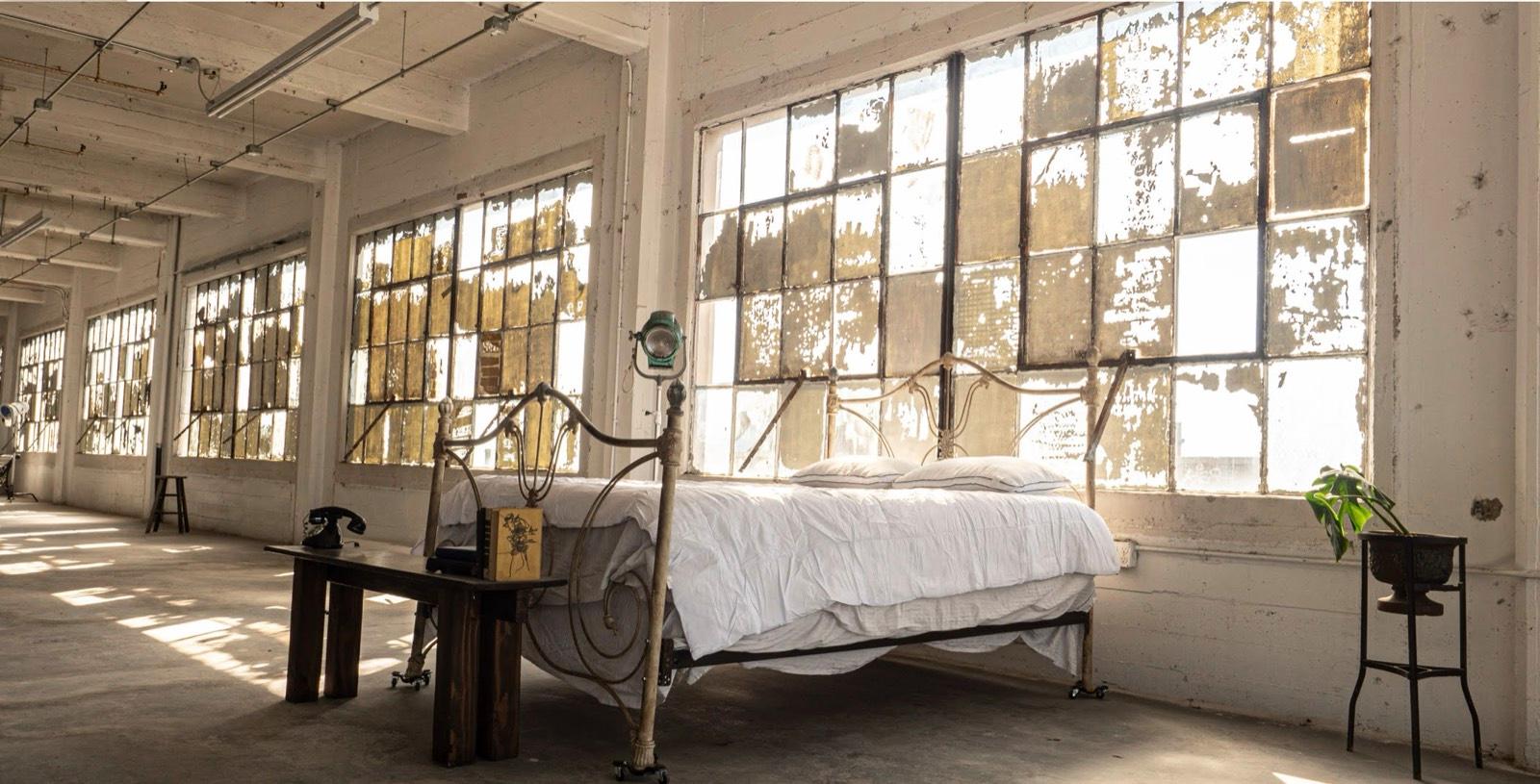 C's White Warehouse Loft — photo 11