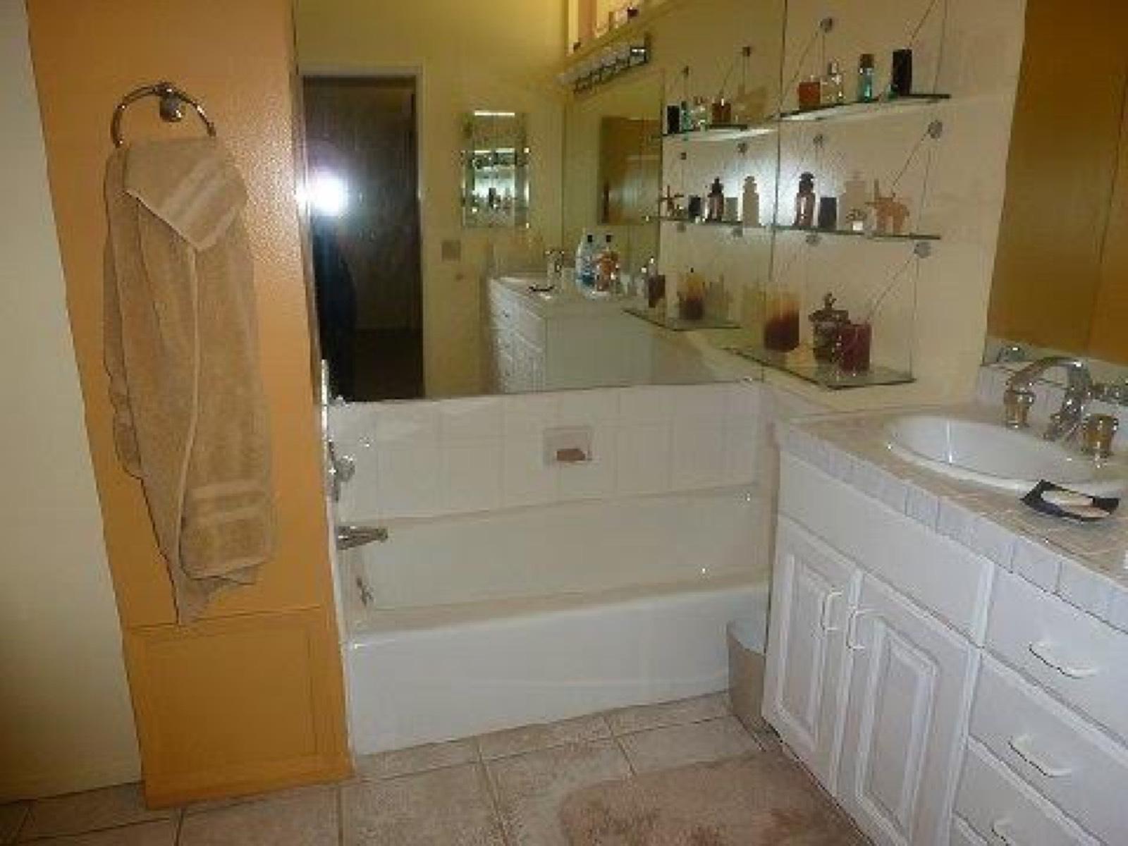 Calabassas Traditonal House — photo 8