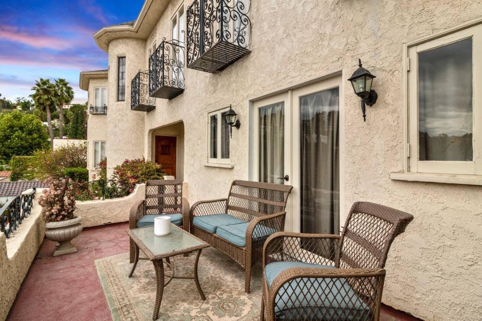 Caseys Hollywood House — photo 1
