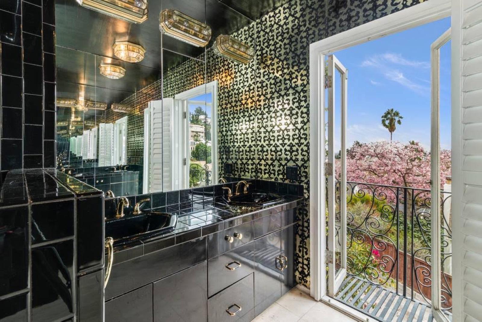 Caseys Hollywood House — photo 12