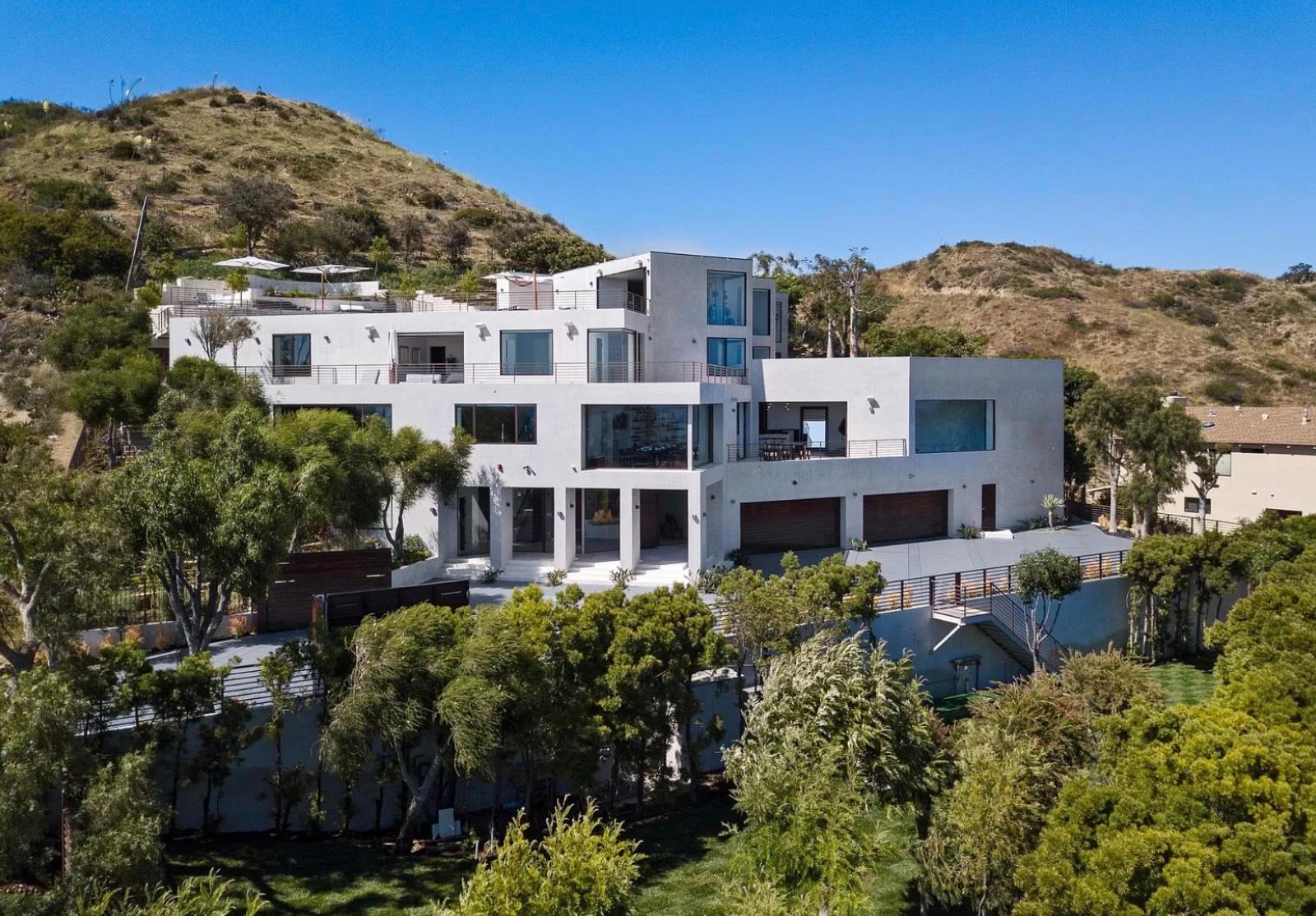 CC's Modern Sea Vista Home — photo 1