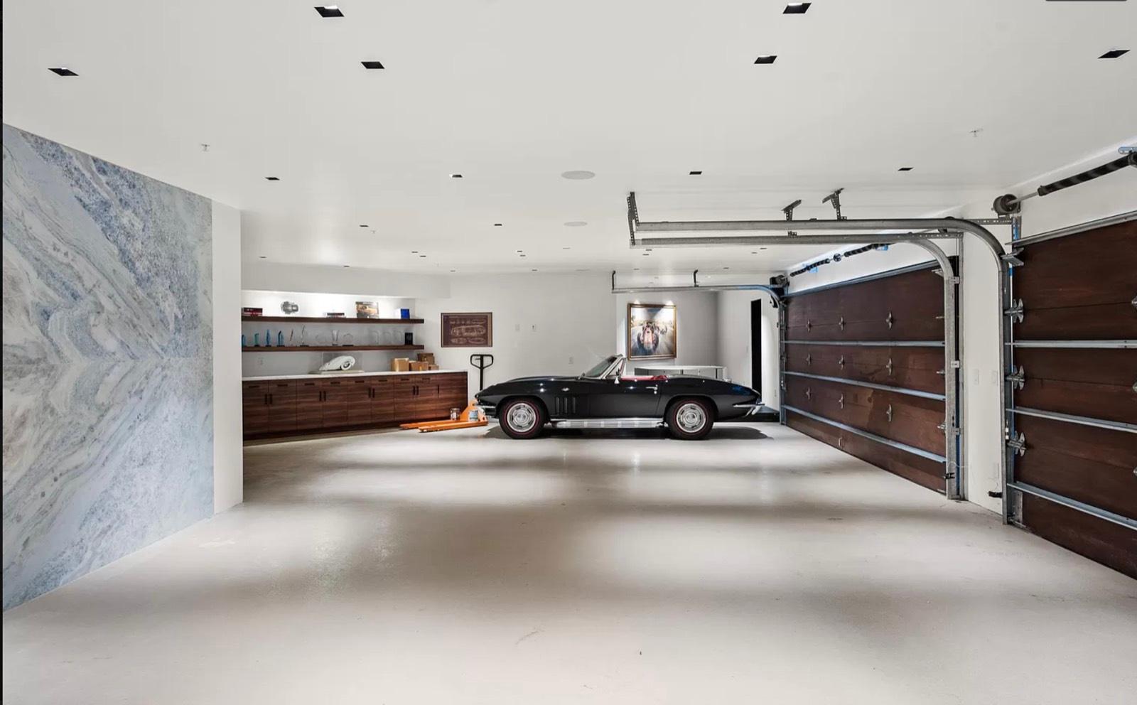 CC's Modern Sea Vista Home — photo 6