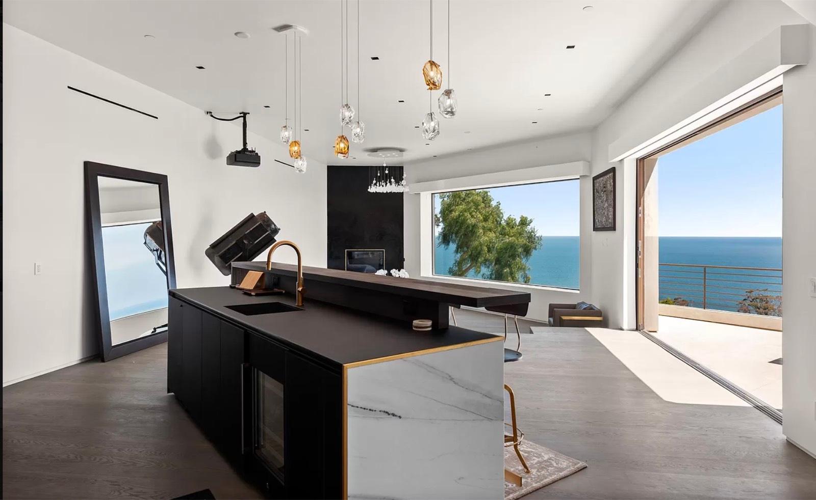 CC's Modern Sea Vista Home — photo 7