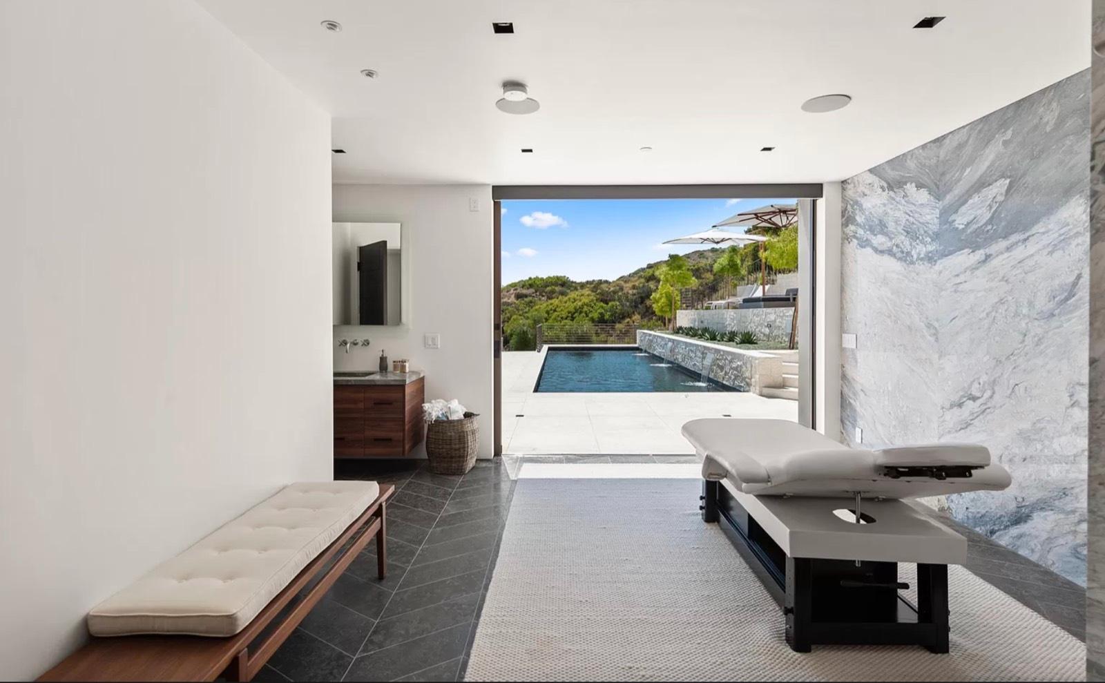 CC's Modern Sea Vista Home — photo 9