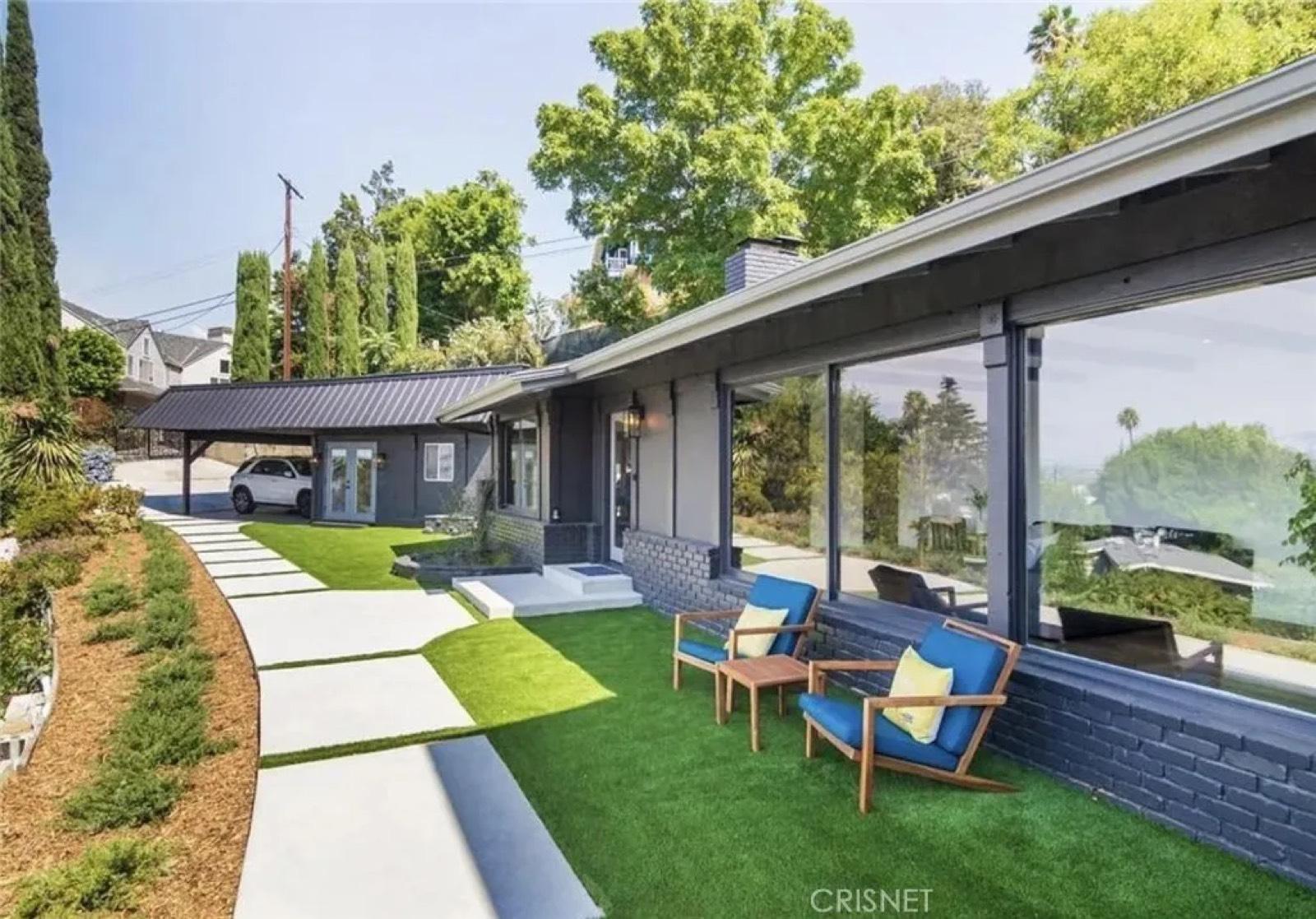 CD Studio City View Abode — photo 1