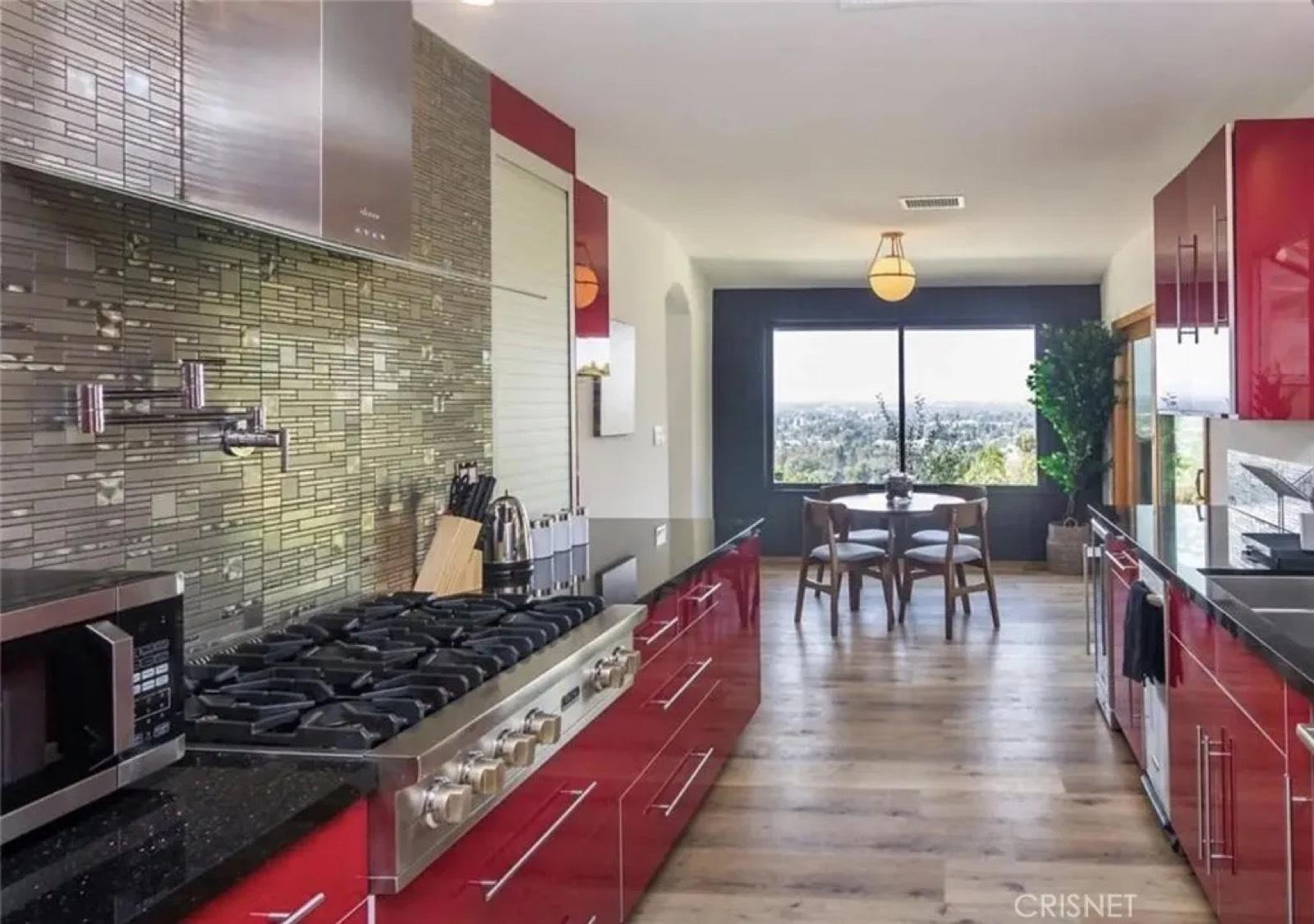 CD Studio City View Abode — photo 11