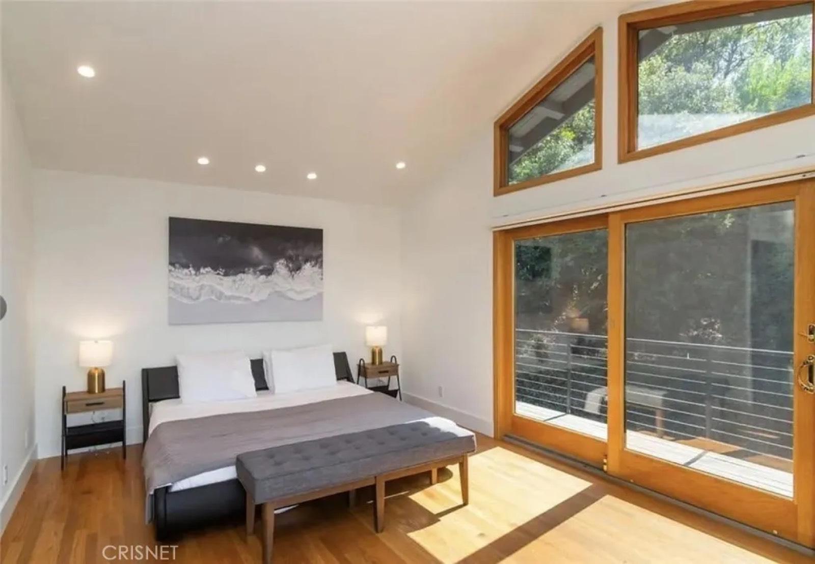 CD Studio City View Abode — photo 12