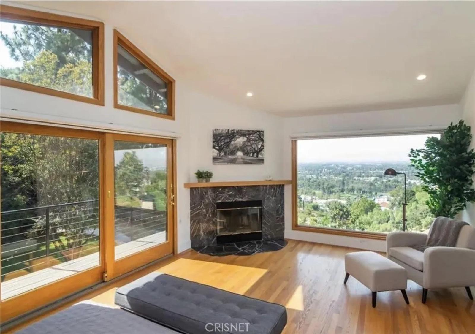 CD Studio City View Abode — photo 7