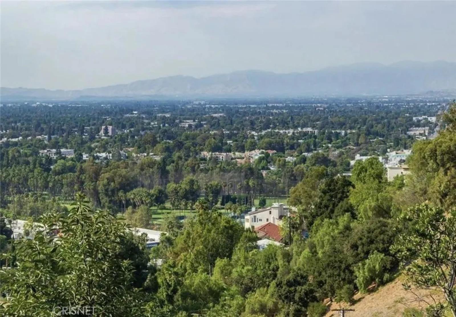 CD Studio City View Abode — photo 10