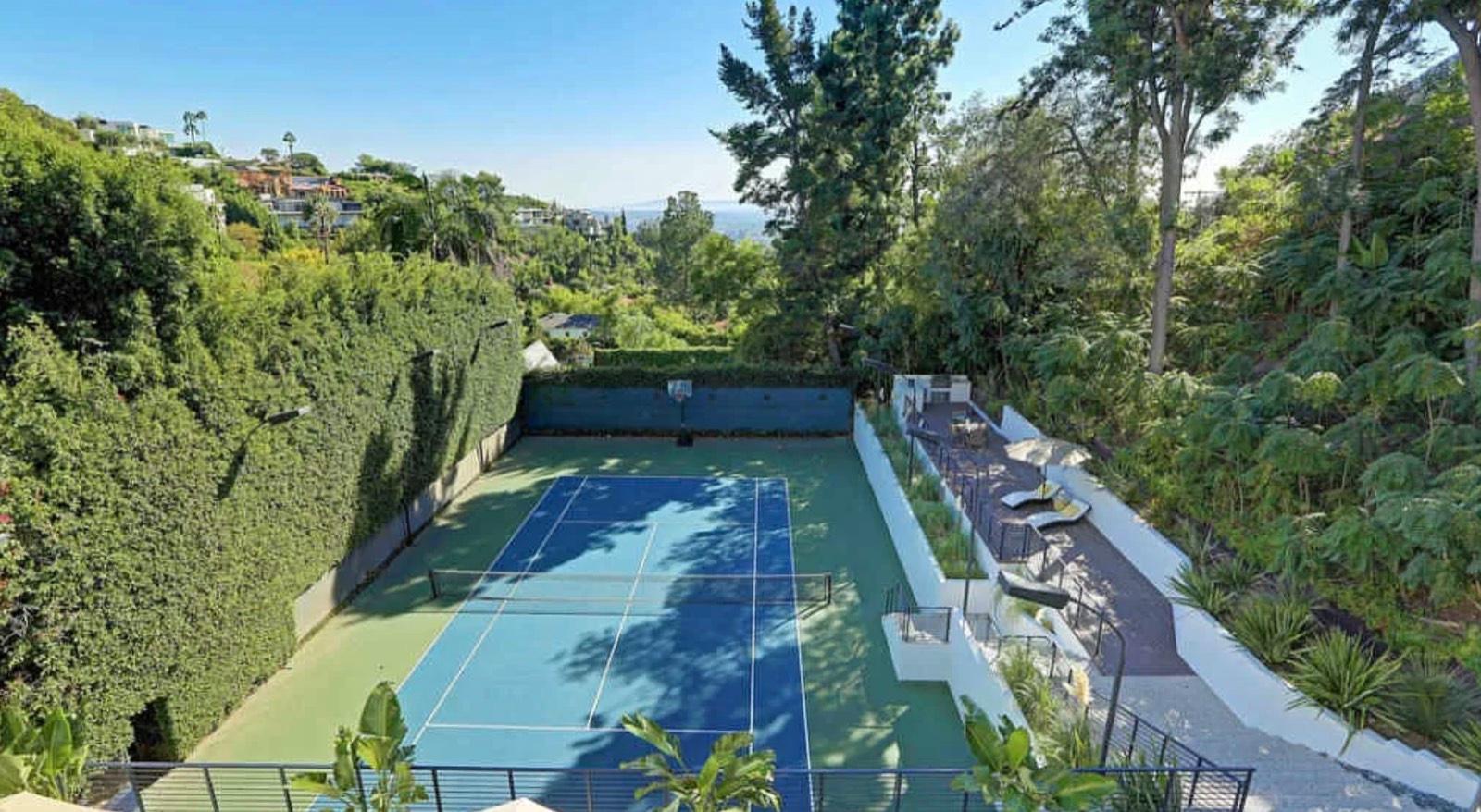 CD's Modern Tennis Mansion — photo 2