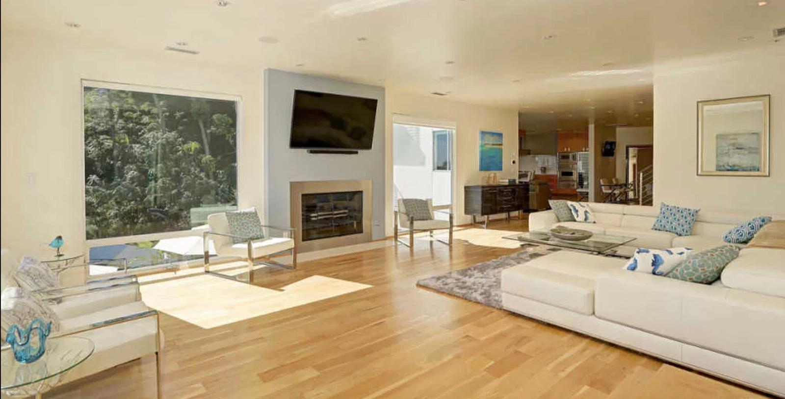 CD's Modern Tennis Mansion — photo 6