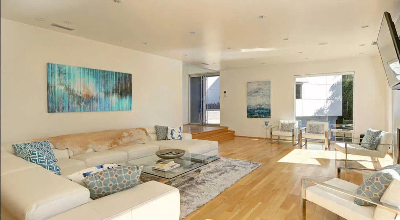 CD's Modern Tennis Mansion — photo 7