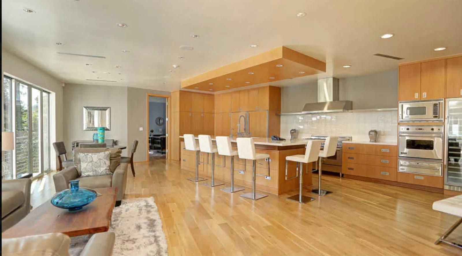 CD's Modern Tennis Mansion — photo 10
