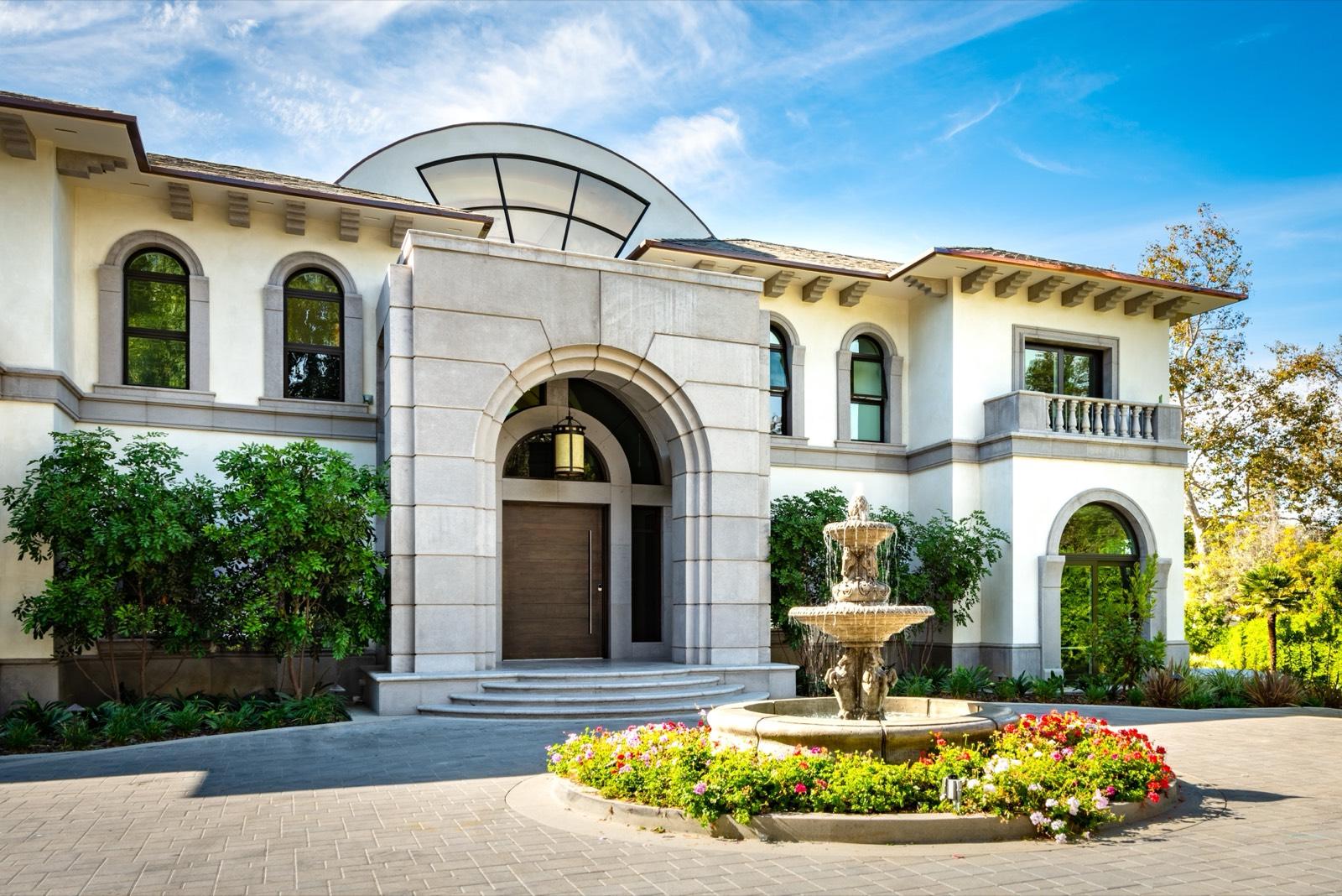 CE Acre Modern Mansion — photo 3