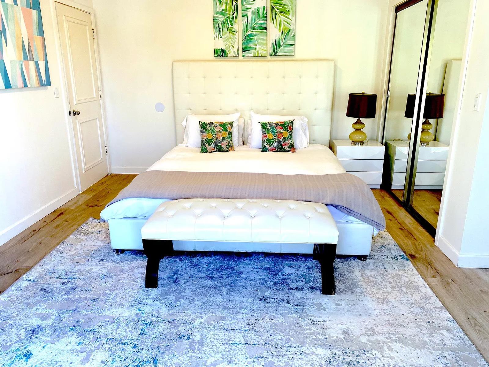 Charming white house with pool and jacuzzi in the hills near beverly — photo 4