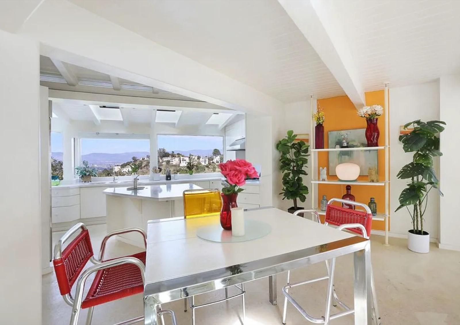 Charming white house with pool and jacuzzi in the hills near beverly — photo 9