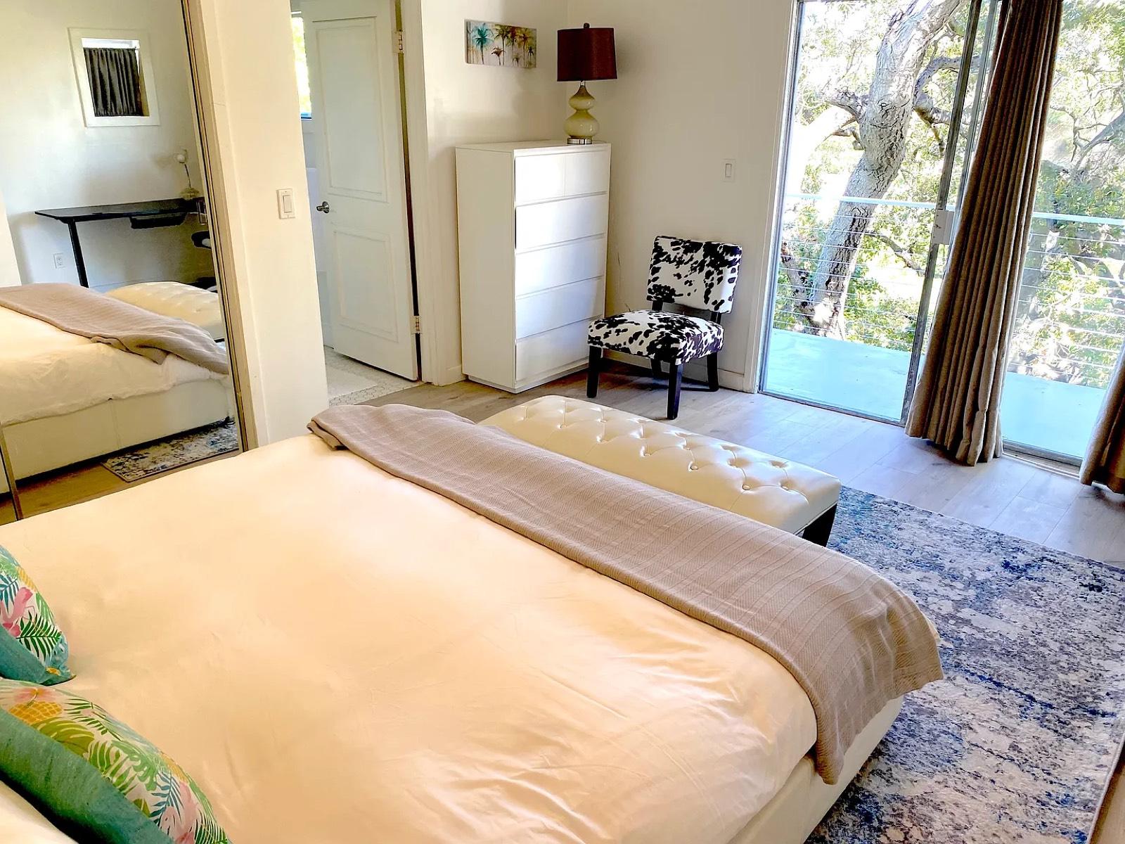 Charming white house with pool and jacuzzi in the hills near beverly — photo 10