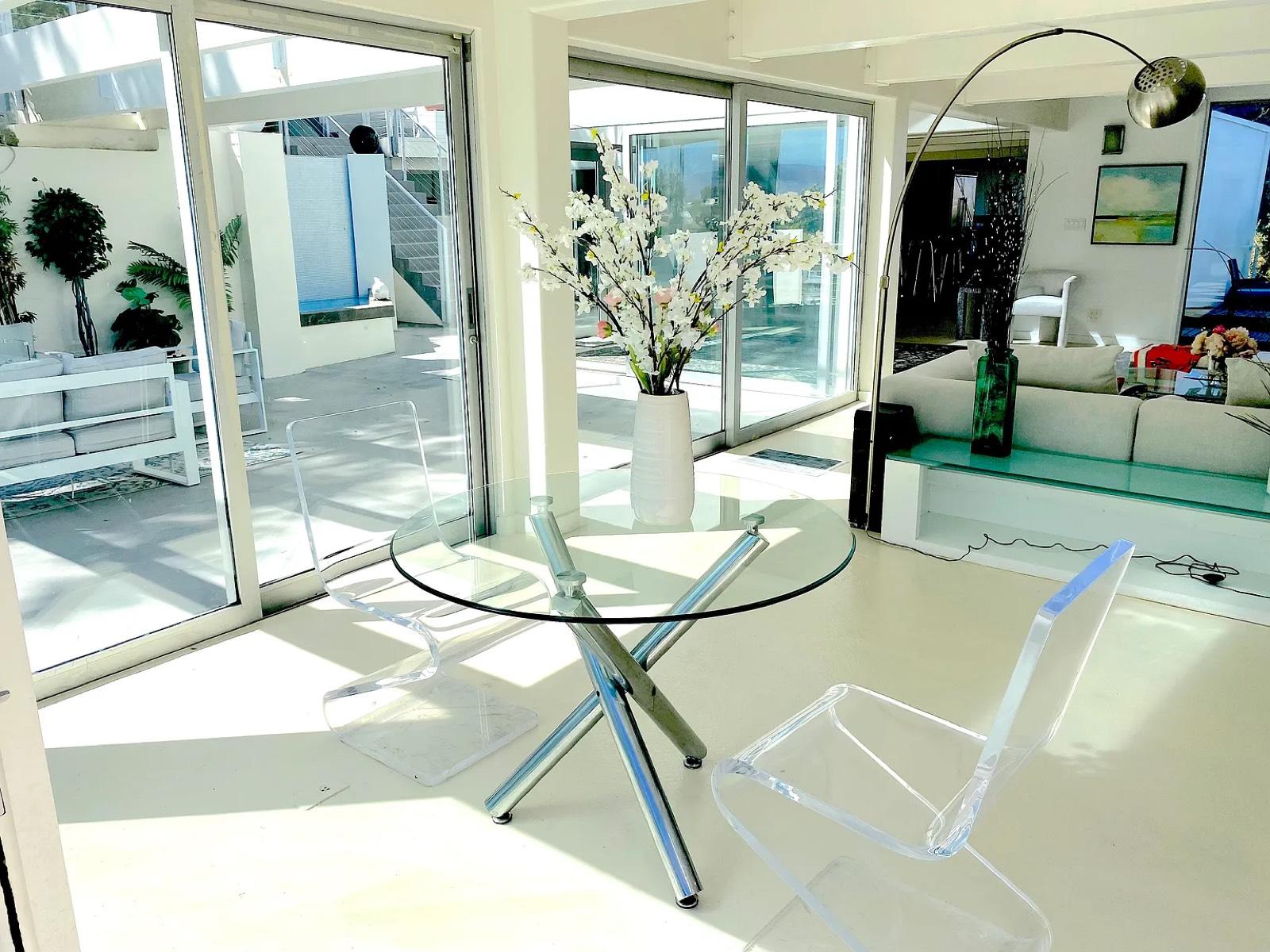 Charming white house with pool and jacuzzi in the hills near beverly — photo 11