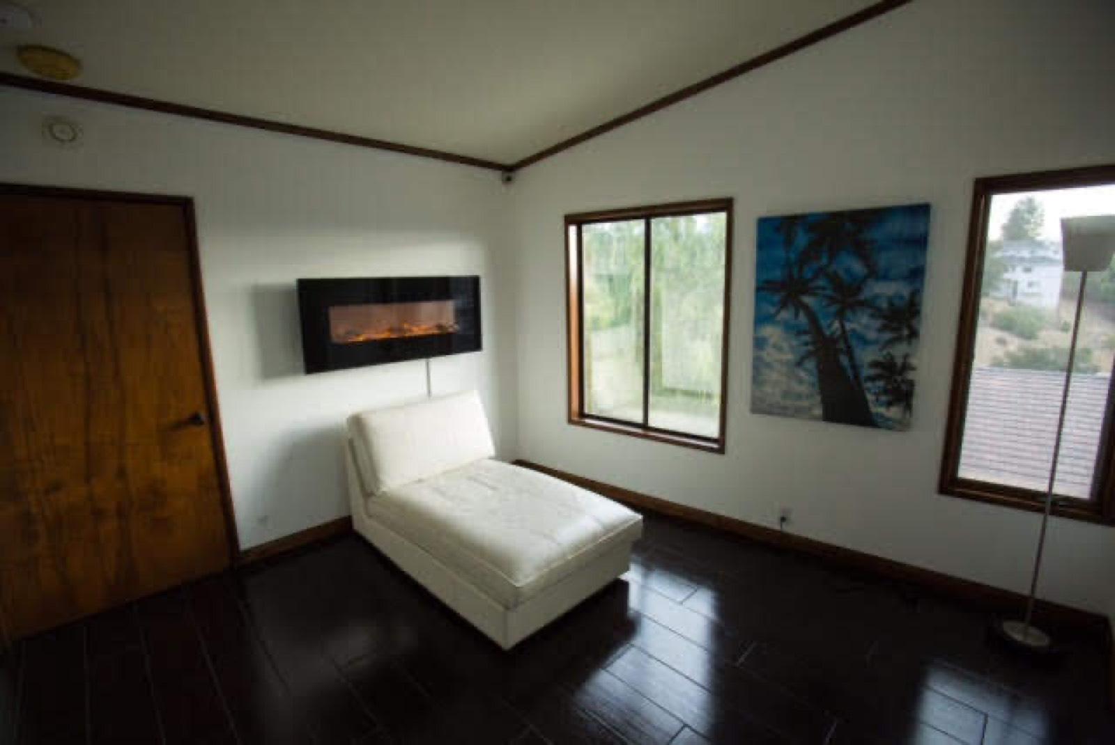 Chatsworth Mod House — photo 2