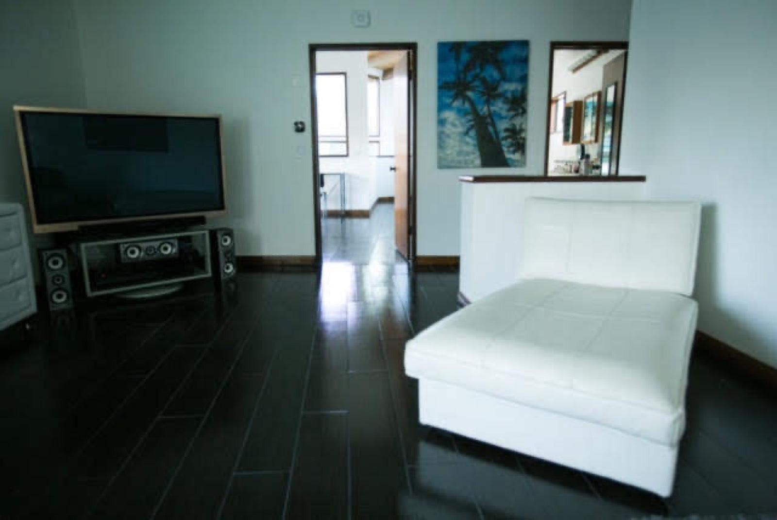 Chatsworth Mod House — photo 1