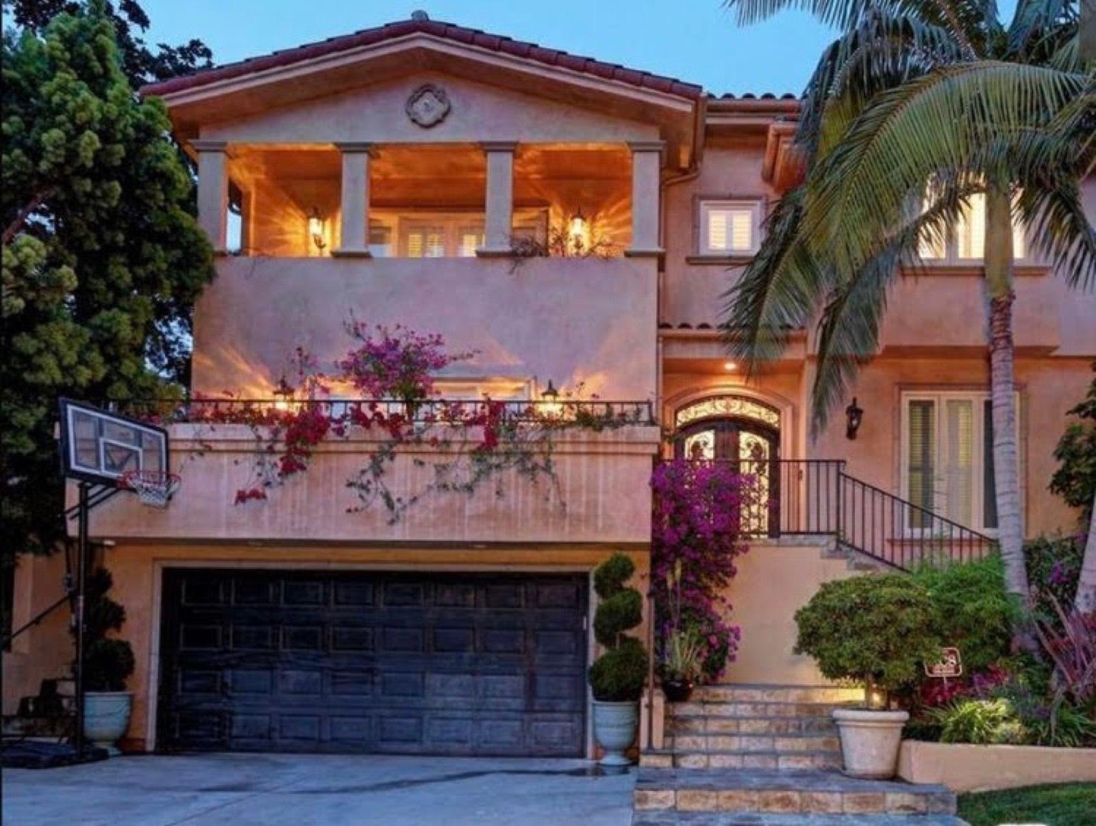 Cheviot hills house — photo 1