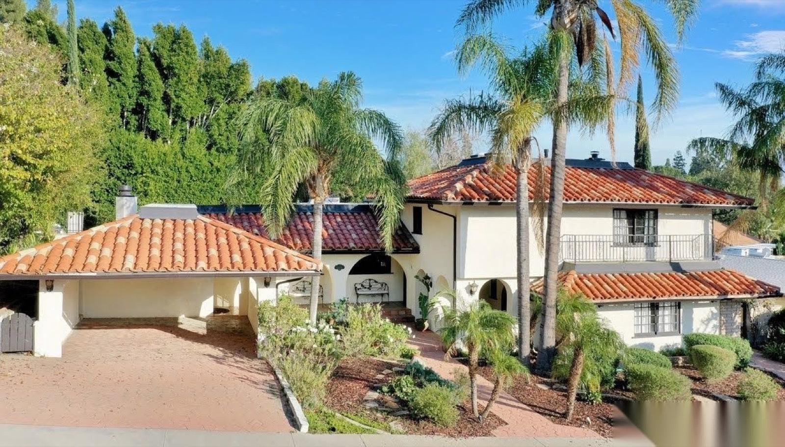 Chic Mediterranean Home w pool — photo 10
