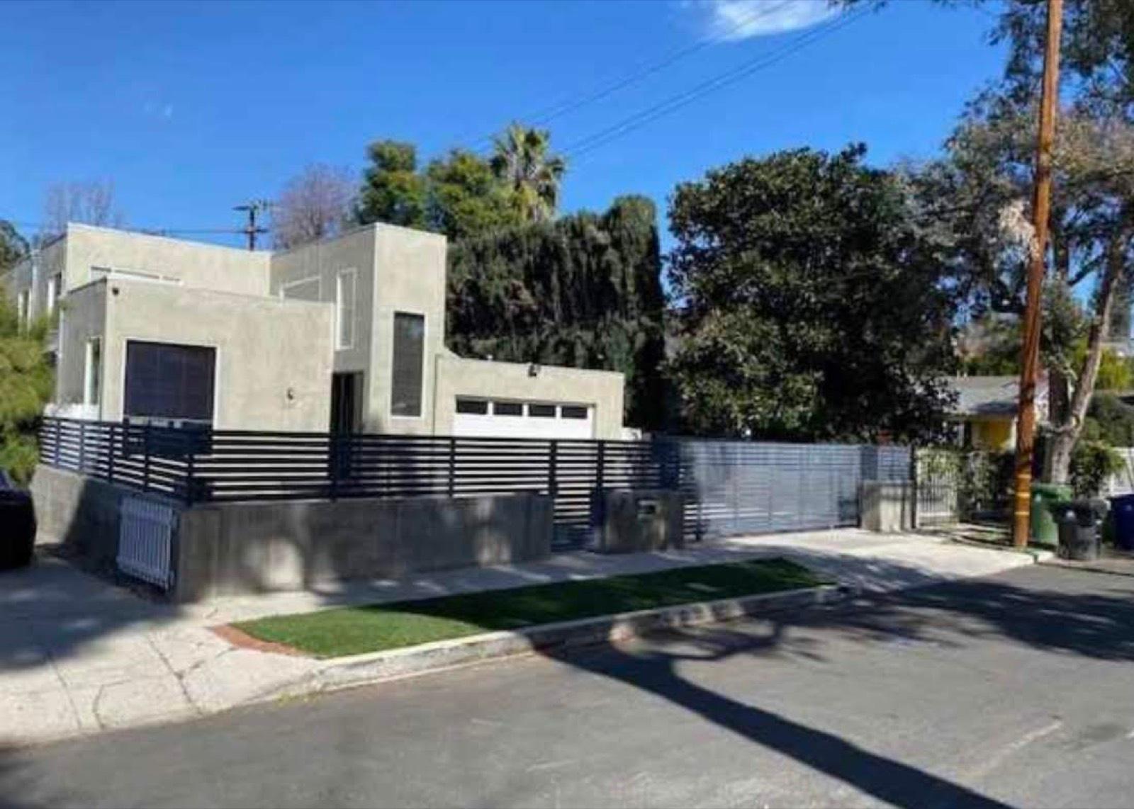 Classic modern home — photo 1