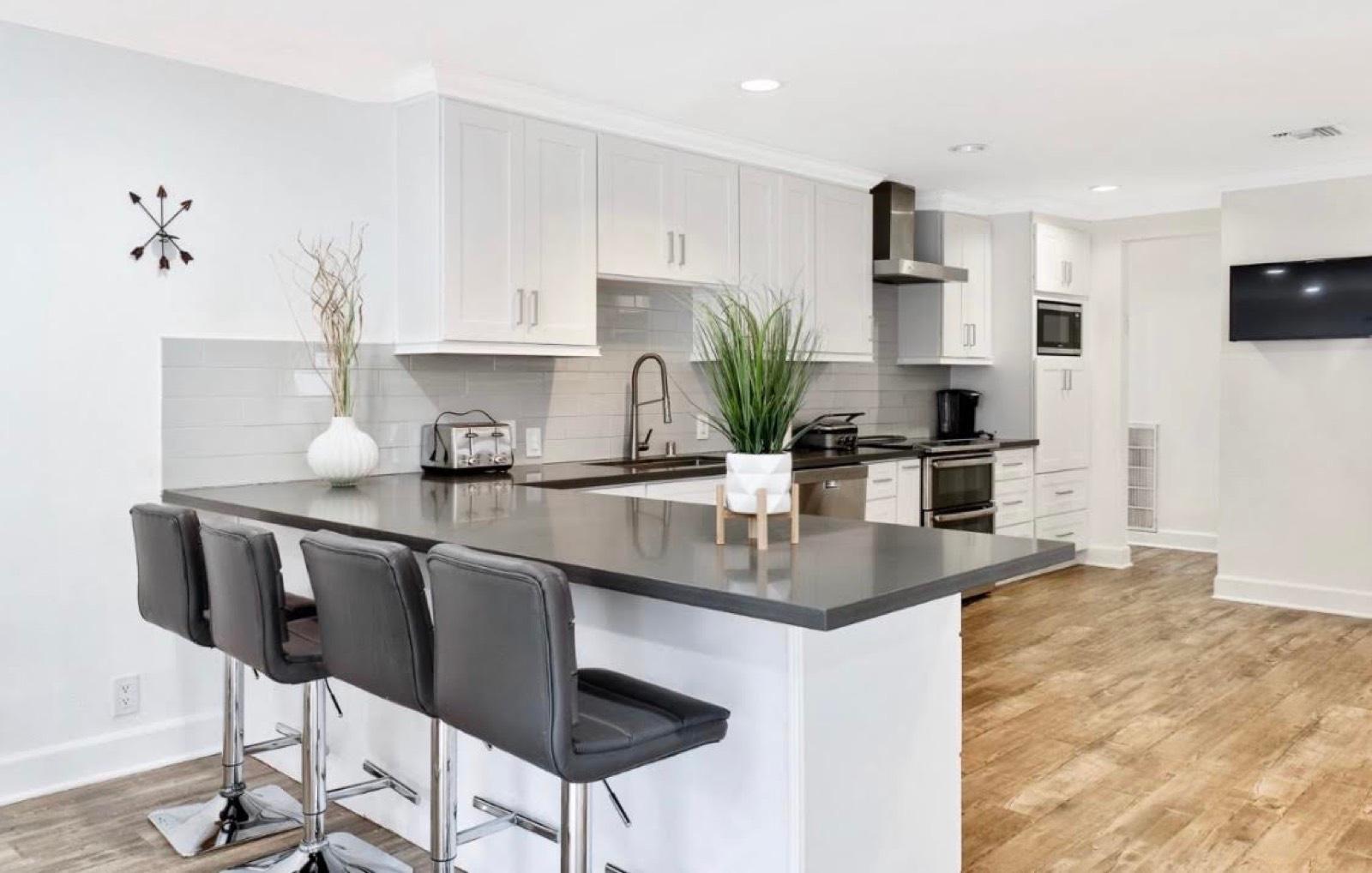 Classic modern home — photo 12