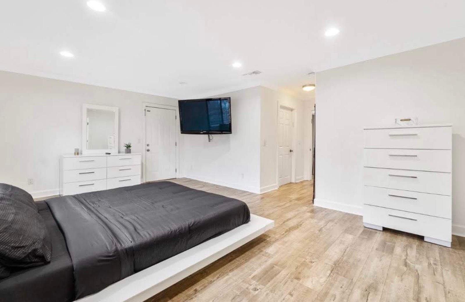 Classic modern home — photo 3