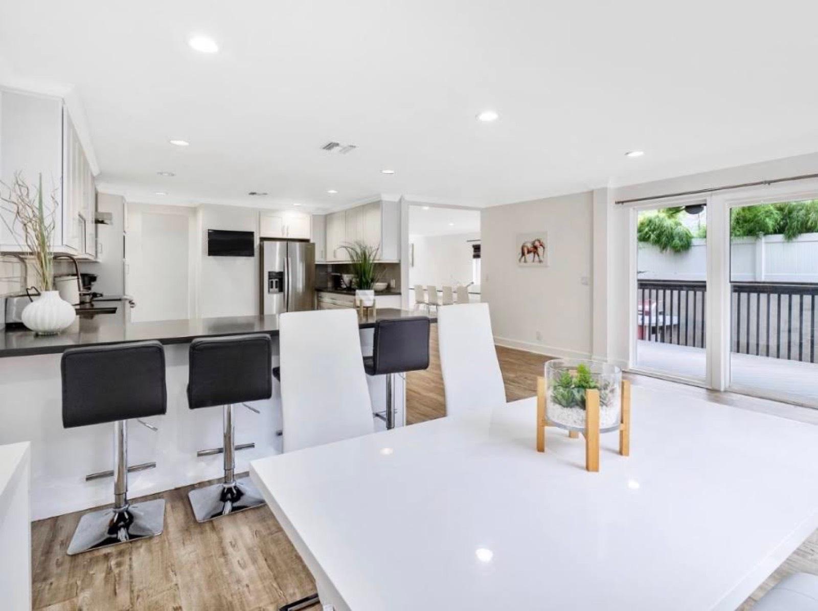 Classic modern home — photo 11
