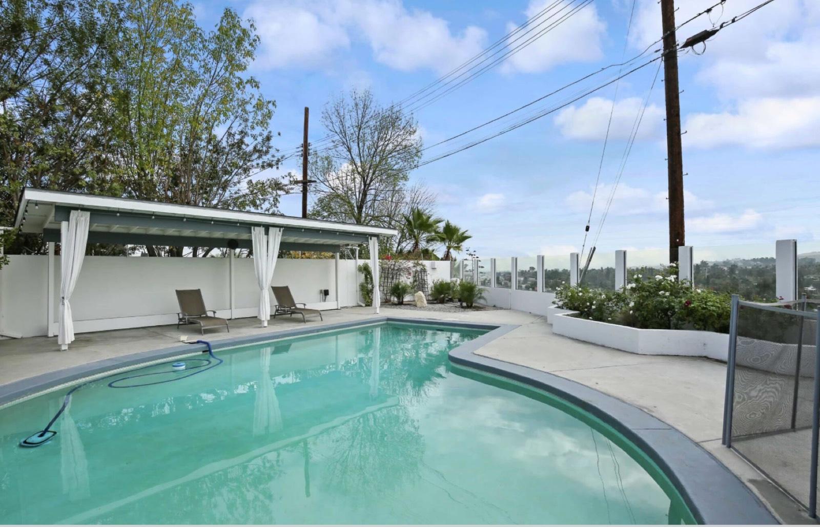Coulson Street Woodland Hills — photo 11
