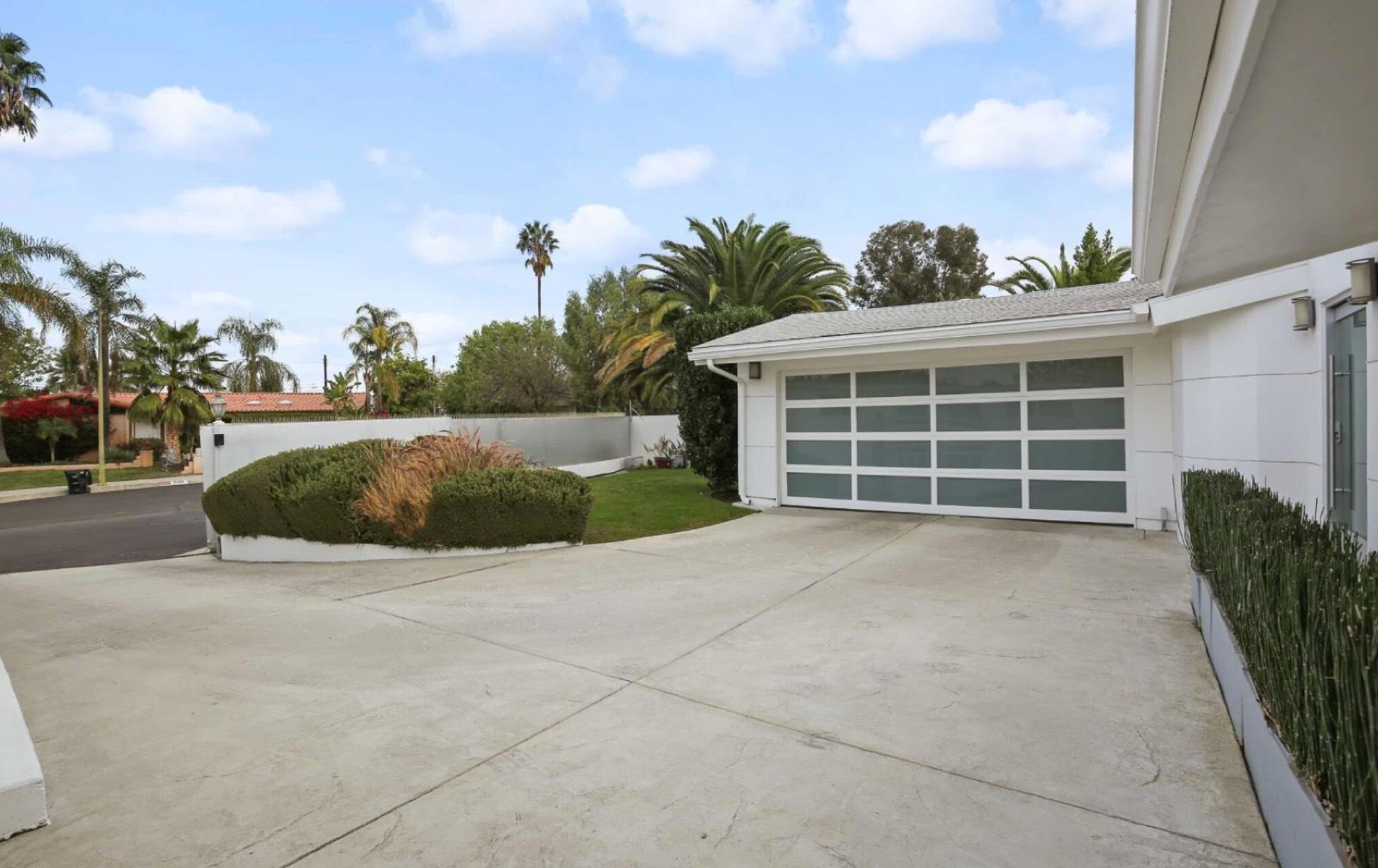 Coulson Street Woodland Hills — photo 9