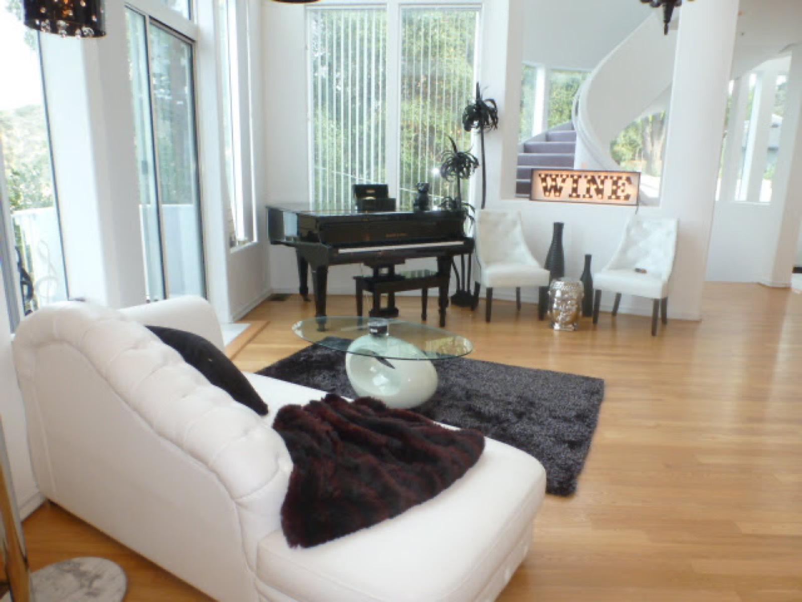 Coy Sherman Oaks House — photo 1