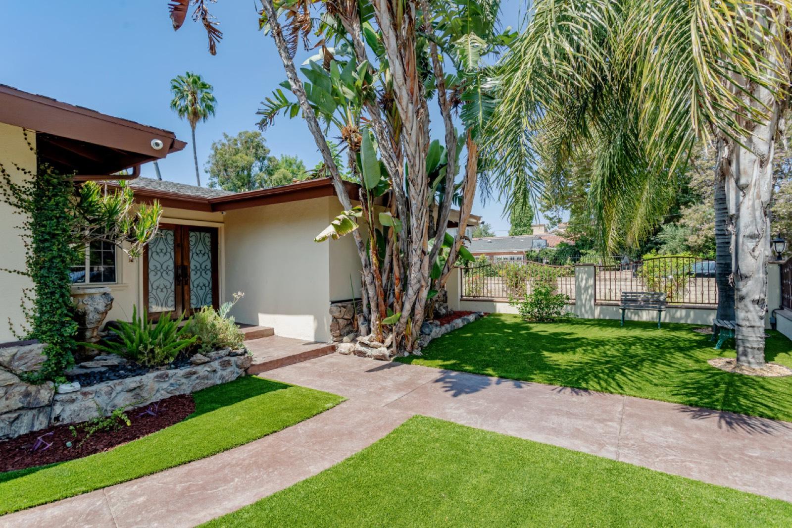 Cozy Home With Pool and Patio — photo 3