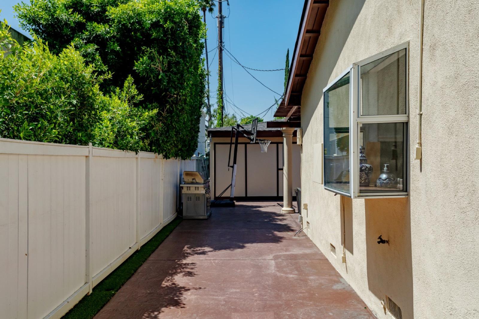 Cozy Home With Pool and Patio — photo 6