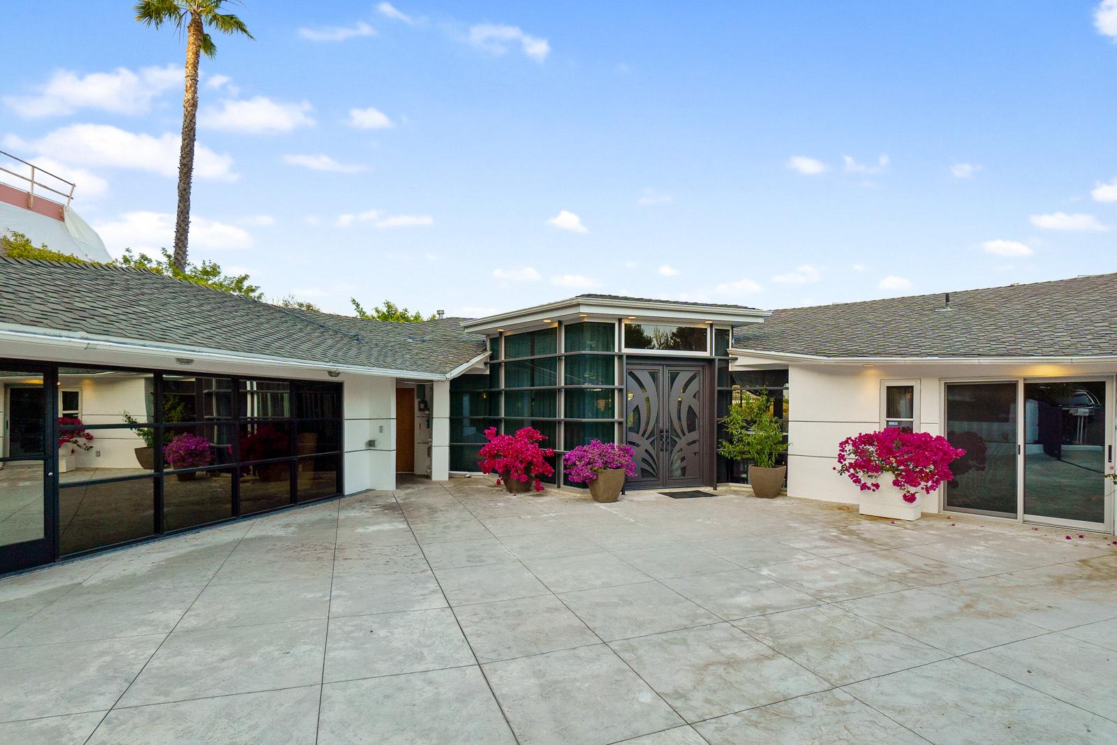 C's Bh View Home — photo 1