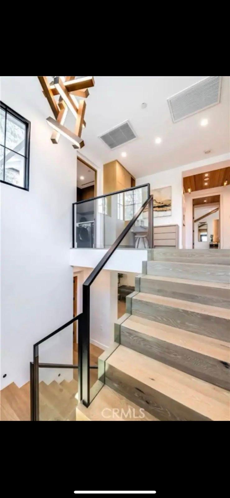 C’s grandiose abode — photo 4
